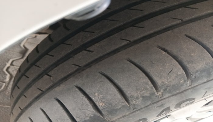 2017 Maruti Ertiga VXI, Petrol, Manual, 83,879 km, tyre