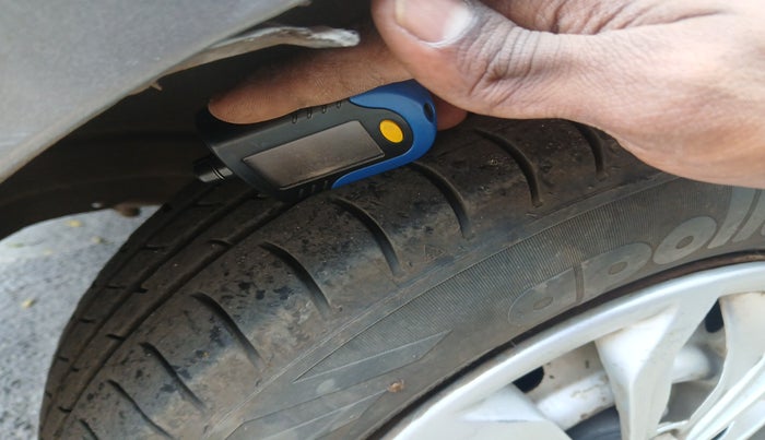 2014 Maruti Wagon R 1.0 LXI CNG, Petrol, Manual, 1,00,309 km, tyre