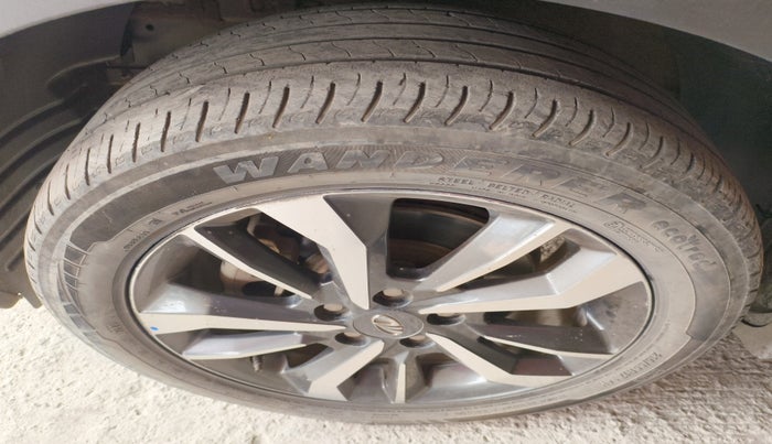 2021 Mahindra XUV300 W8 (O) 1.5 DIESEL, Diesel, Manual, 41,534 km, tyre