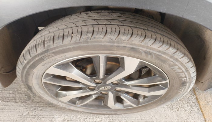 2021 Mahindra XUV300 W8 (O) 1.5 DIESEL, Diesel, Manual, 41,534 km, tyre