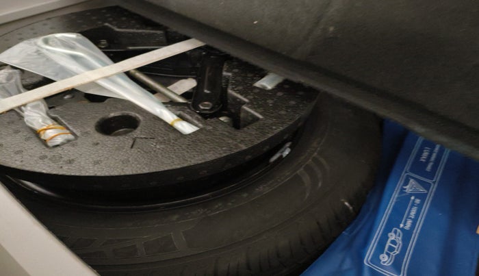 2021 Mahindra XUV300 W8 (O) 1.5 DIESEL, Diesel, Manual, 41,534 km, tyre