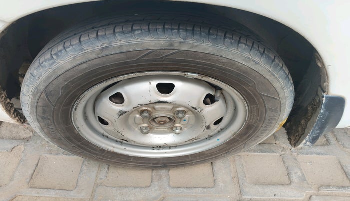 2012 Maruti Zen Estilo LXI CNG, Petrol, Manual, 1,74,700 km, tyre