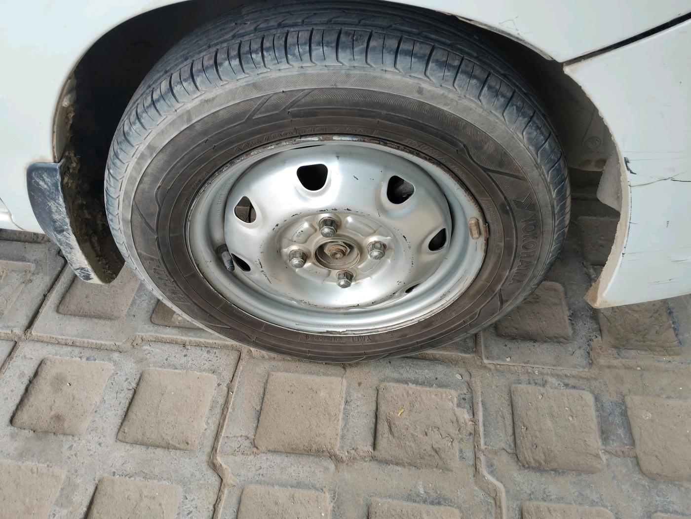 2012 Maruti Zen Estilo LXI CNG, Petrol, Manual, 1,74,700 km, tyre
