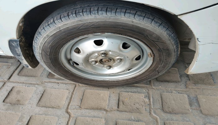 2012 Maruti Zen Estilo LXI CNG, Petrol, Manual, 1,74,700 km, tyre