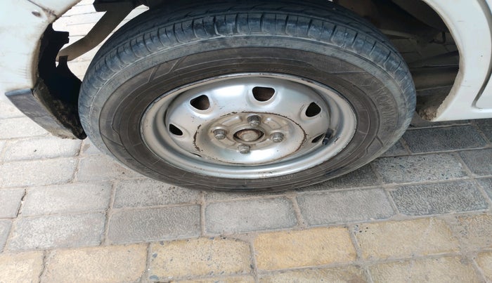 2012 Maruti Zen Estilo LXI CNG, Petrol, Manual, 1,74,700 km, tyre