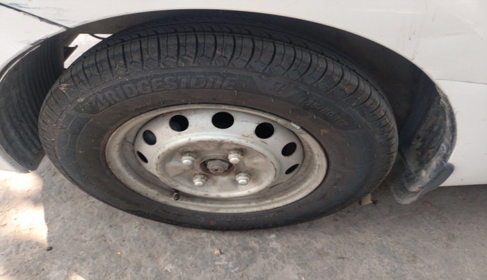 2015 Hyundai Eon ERA +, Petrol, Manual, 49,990 km, tyre