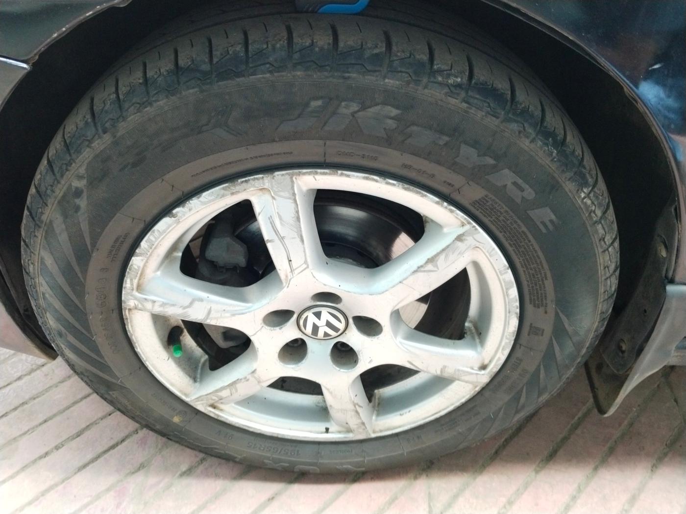 2013 Volkswagen Vento HIGHLINE DIESEL 1.6, Diesel, Manual, 89,724 km, tyre