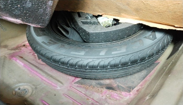 2013 Volkswagen Vento HIGHLINE DIESEL 1.6, Diesel, Manual, 89,724 km, tyre