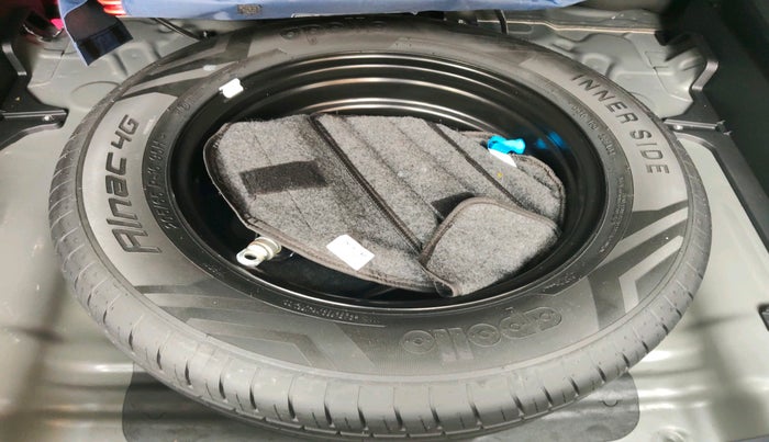 2023 Hyundai Creta SX IVT 1.5 PETROL, Petrol, Automatic, 21,742 km, tyre