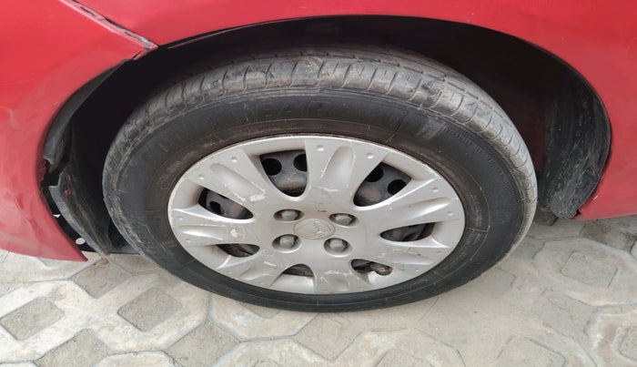 2015 Honda Brio S MT, Petrol, Manual, 1,32,302 km, tyre