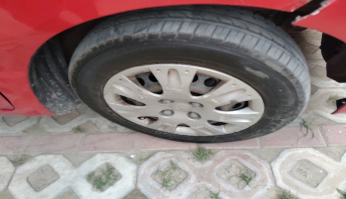 2015 Honda Brio S MT, Petrol, Manual, 1,32,302 km, tyre