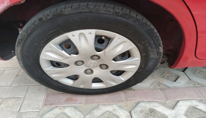 2015 Honda Brio S MT, Petrol, Manual, 1,32,302 km, tyre