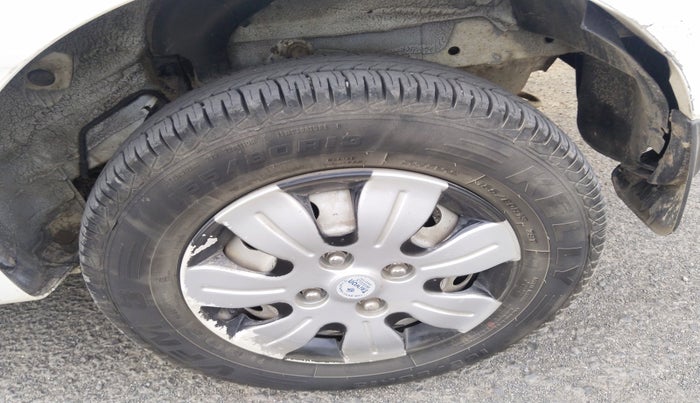 2010 Hyundai i10 ERA 1.1, Petrol, Manual, 1,67,238 km, tyre