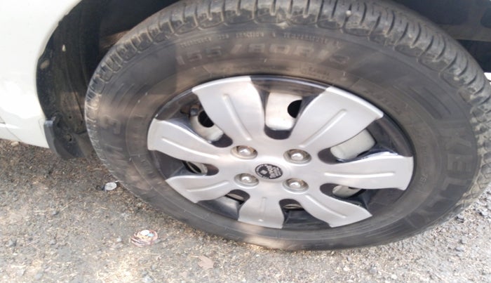 2010 Hyundai i10 ERA 1.1, Petrol, Manual, 1,67,238 km, tyre