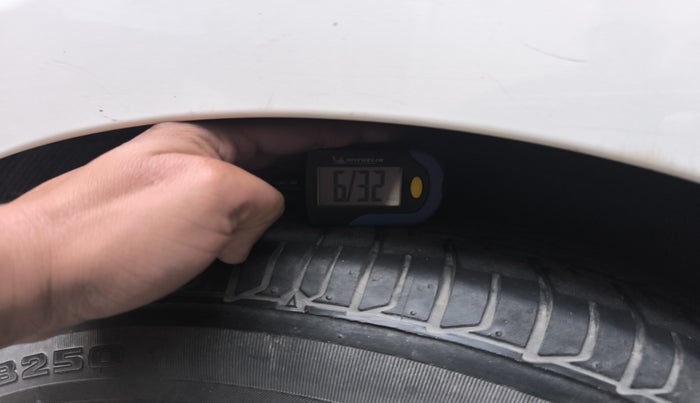 2013 Hyundai Verna FLUIDIC 1.6 VTVT EX, Petrol, Manual, 82,434 km, tyre