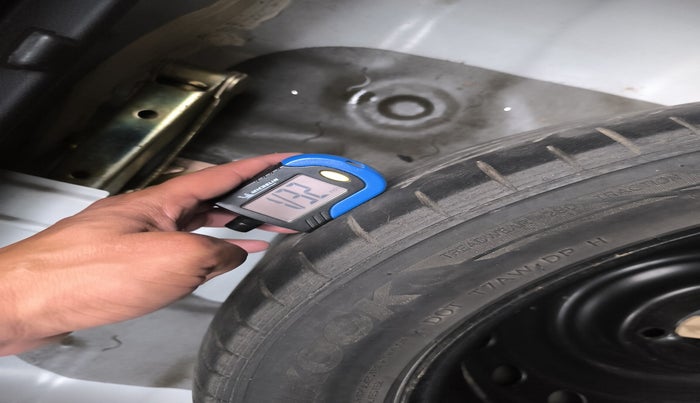 2013 Hyundai Verna FLUIDIC 1.6 VTVT EX, Petrol, Manual, 82,434 km, tyre