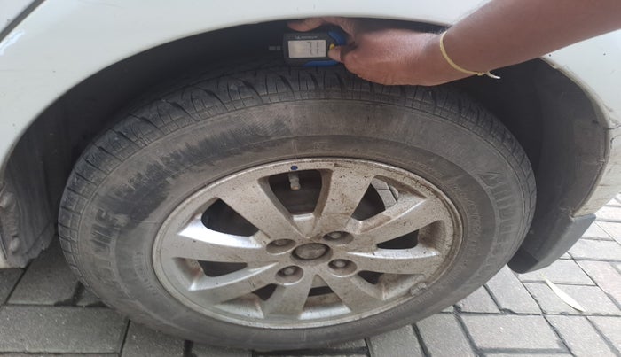2010 Maruti Swift ZXI, Petrol, Manual, 1,02,621 km, tyre