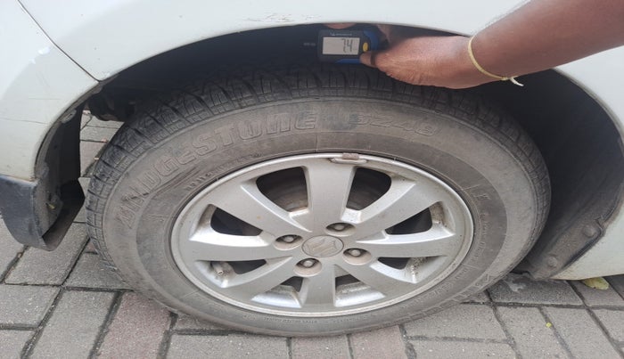 2010 Maruti Swift ZXI, Petrol, Manual, 1,02,621 km, tyre