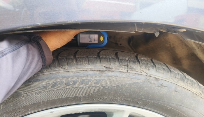 2017 Toyota Innova Crysta 2.4 ZX AT 7 STR, Diesel, Automatic, 1,88,983 km, tyre