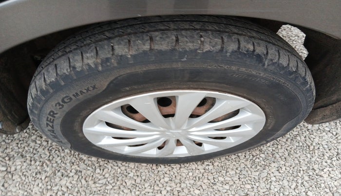 2016 Maruti Swift Dzire VXI, Petrol, Manual, 1,09,189 km, tyre