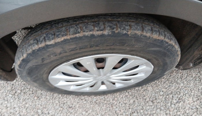 2016 Maruti Swift Dzire VXI, Petrol, Manual, 1,09,189 km, tyre