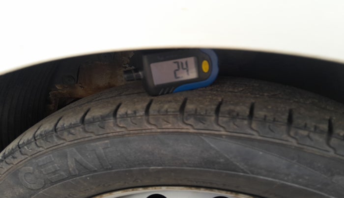 2017 Hyundai Eon ERA +, Petrol, Manual, 28,810 km, tyre