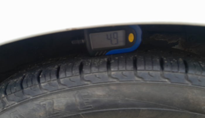 2017 Hyundai Eon ERA +, Petrol, Manual, 28,810 km, tyre