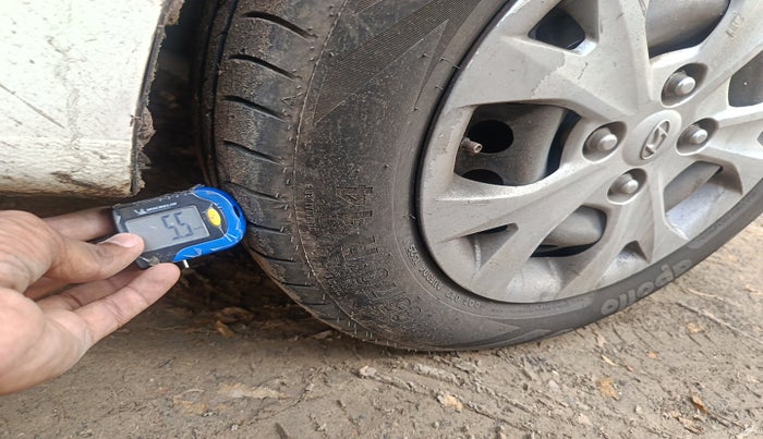 2016 Hyundai Grand i10 SPORTZ 1.2 KAPPA VTVT, Petrol, Manual, 2,43,119 km, tyre