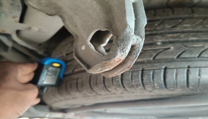 2014 Maruti Ertiga VXI CNG, Petrol, Manual, 90,979 km, tyre