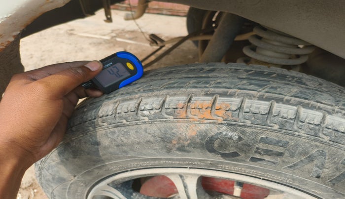 2018 Maruti Eeco 5 STR WITH A/C+HTR CNG, Petrol, Manual, 1,03,670 km, tyre