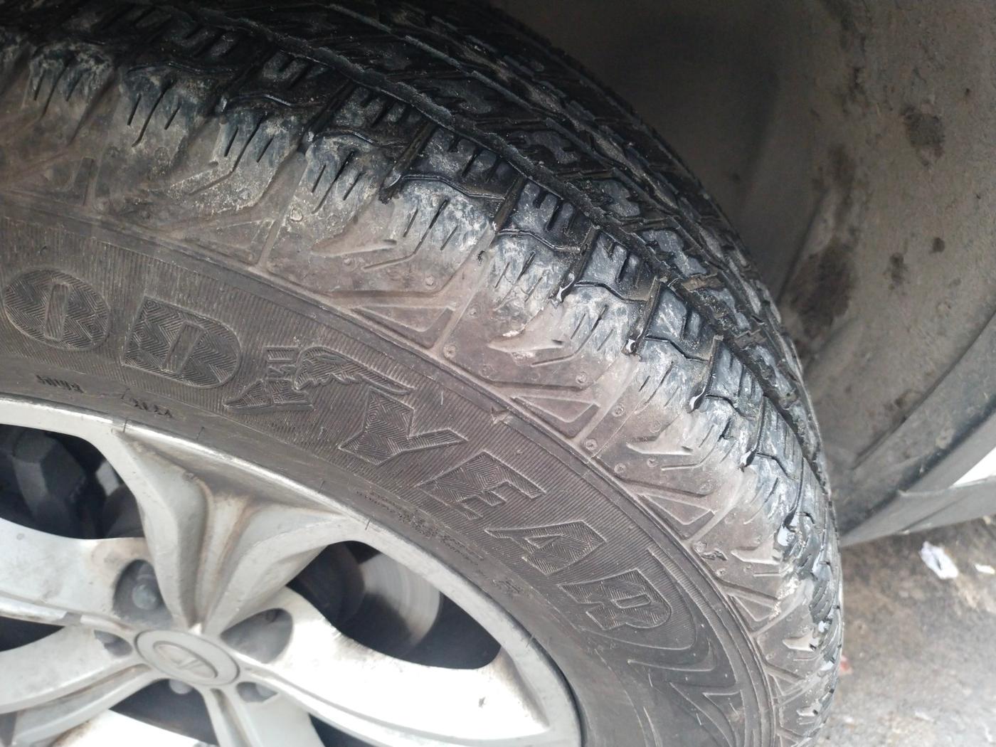 2019 Tata Harrier XZ 2.0L, Diesel, Manual, 2,15,009 km, tyre