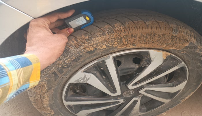 2018 Tata TIGOR XTA PETROL, Petrol, Automatic, 59,143 km, tyre