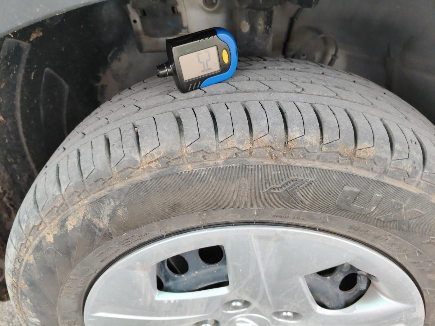 2022 Hyundai VENUE S+ 1.2, Petrol, Manual, 71,975 km, tyre