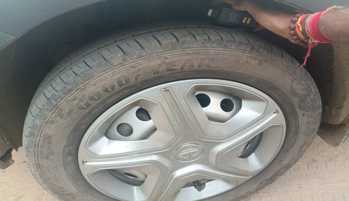 2022 Tata NEXON XE PETROL, Petrol, Manual, 16,011 km, tyre