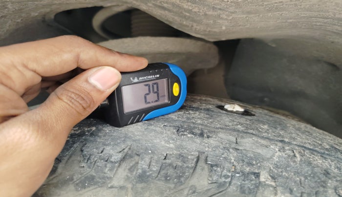 2016 Mahindra XUV500 W6, Diesel, Manual, 1,06,182 km, tyre