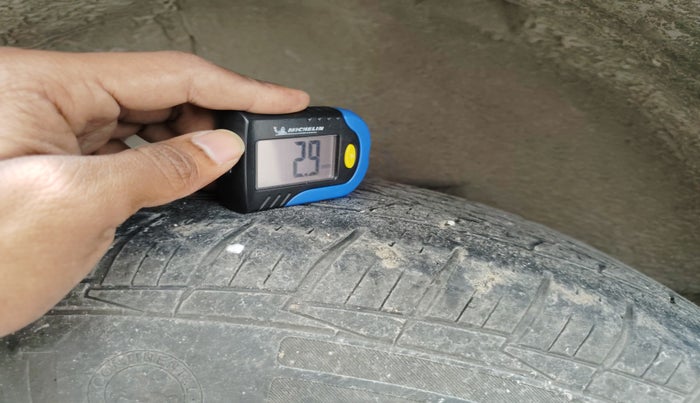 2016 Mahindra XUV500 W6, Diesel, Manual, 1,06,182 km, tyre