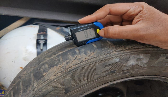 2011 Hyundai i20 MAGNA 1.2, Petrol, Manual, 1,06,309 km, tyre