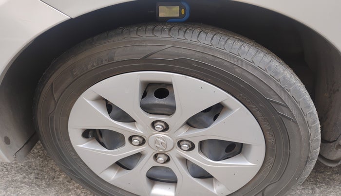 2014 Hyundai Xcent S 1.2, Petrol, Manual, 1,75,198 km, tyre