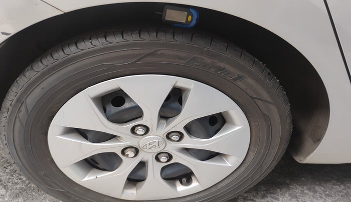 2014 Hyundai Xcent S 1.2, Petrol, Manual, 1,75,198 km, tyre