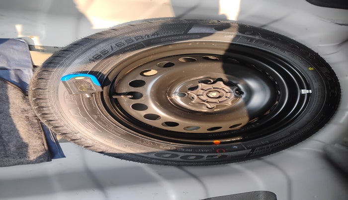 2014 Hyundai Xcent S 1.2, Petrol, Manual, 1,75,198 km, tyre