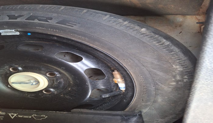 2011 Ford Figo TITANIUM 1.2 PETROL, Petrol, Manual, 74,000 km, tyre