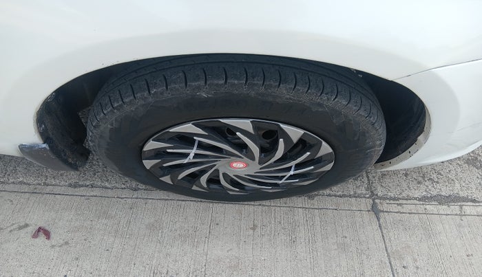 2016 Maruti Swift VDI, Diesel, Manual, 1,83,807 km, tyre