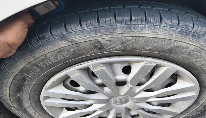 2019 Maruti Dzire LXI, Petrol, Manual, 48,081 km, tyre