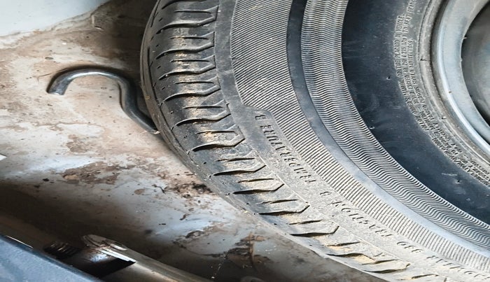 2019 Maruti Dzire LXI, Petrol, Manual, 48,081 km, tyre