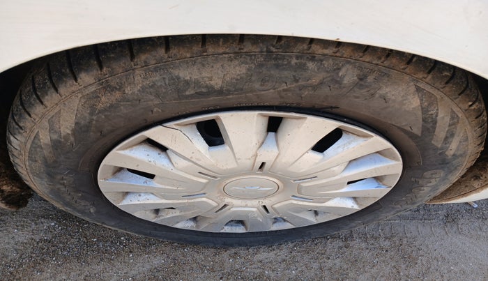 2013 Chevrolet Sail UVA 1.3 LS, Diesel, Manual, 1,78,637 km, tyre