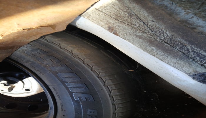 2013 Chevrolet Sail UVA 1.3 LS, Diesel, Manual, 1,78,637 km, tyre