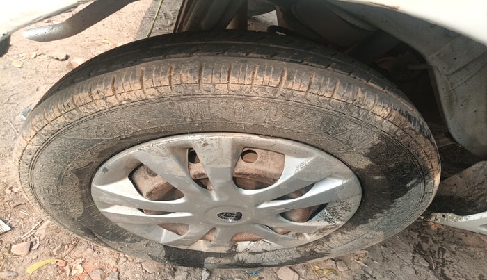 2018 Maruti Alto 800 LXI CNG, Petrol, Manual, 1,74,299 km, tyre