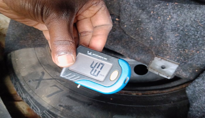 2013 Maruti Swift Dzire VDI, Diesel, Manual, 2,43,687 km, tyre