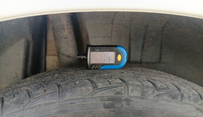 2018 Maruti Dzire VDI, Diesel, Manual, 1,20,268 km, tyre