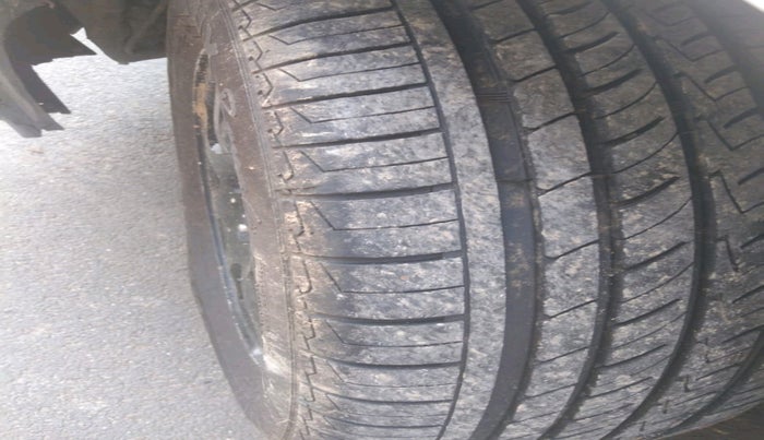 2011 Chevrolet Cruze LTZ, Diesel, Manual, 1,15,335 km, tyre